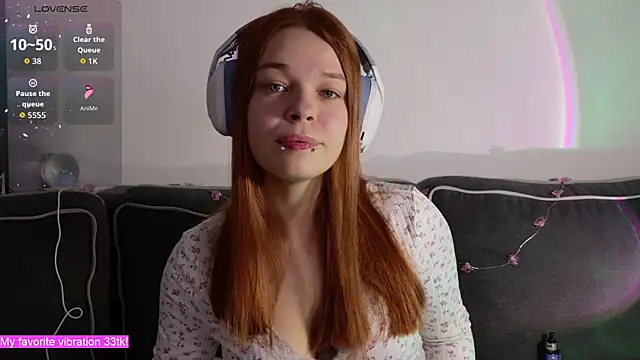 Snapshot of ValBae chatting on November 16, 2025, 9:42 pm ValBae online show from November 16, 2025, 9:42 pm