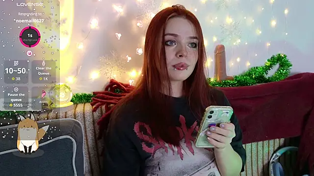 Snapshot of ValBae chatting on December 13, 2025, 9:42 pm ValBae online show from December 13, 2025, 9:42 pm