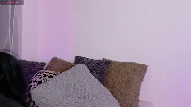 miluv19 online show from April 15, 2026, 9:48 pm