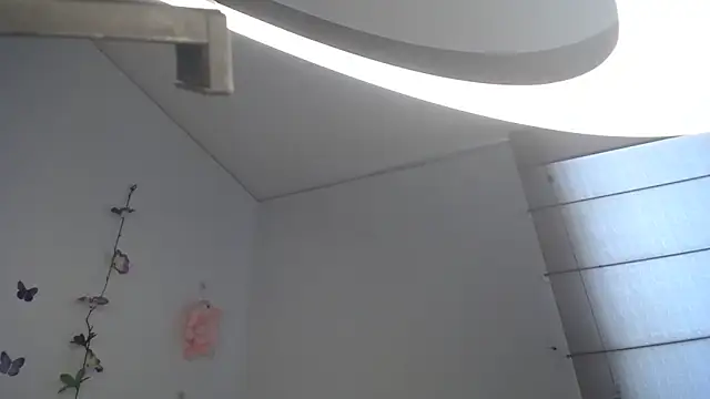 Julieta Hass online show from November 15, 2025, 3:52 pm