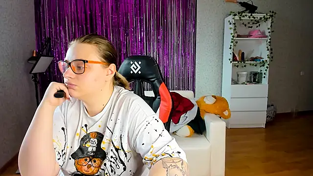 Seductive She Wolf online show from March 18, 2025, 6:46 am