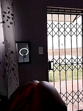 MelStar18xxx online show from February 15, 2026, 7:51 am