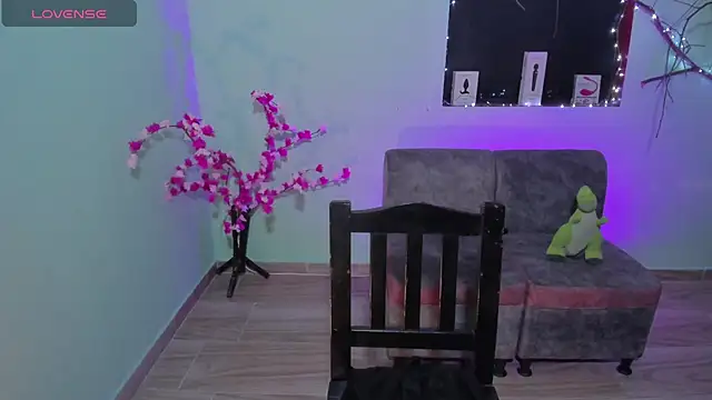 CamilaHarperr  online show from December 4, 2025, 10:35 am