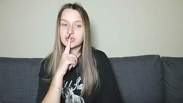 Submissive love online show from March 3, 2025, 9:59 pm