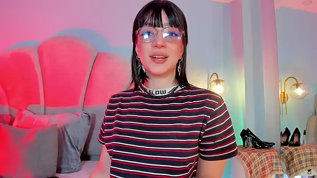 sweeet peach online show from September 29, 2025, 10:25 pm
