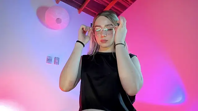 Snapshot of sweeet_peach chatting on February 14, 2026, 5:04 am sweeet peach online show from February 14, 2026, 5:04 am