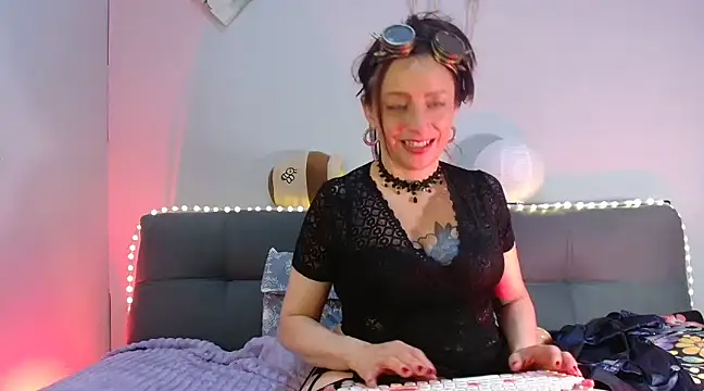 catalinamommyx online show from February 15, 2025, 10:33 am