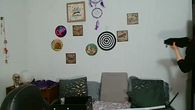 catalinamommyx online show from March 31, 2026, 12:01 am