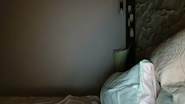  CattrinaVegas  online show from November 22, 2025, 7:57 pm