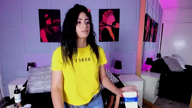 Elizabeth Santos online show from October 21, 2025, 8:09 pm