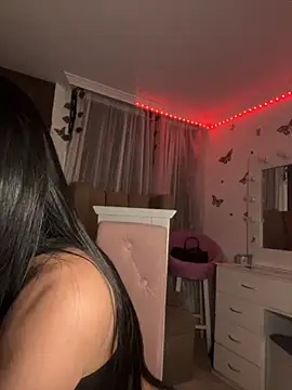 lina pink online show from September 17, 2025, 3:41 am