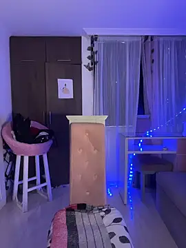 lina pink online show from October 15, 2025, 8:42 pm