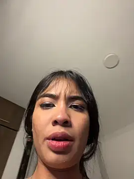 lina pink online show from December 1, 2025, 6:07 am