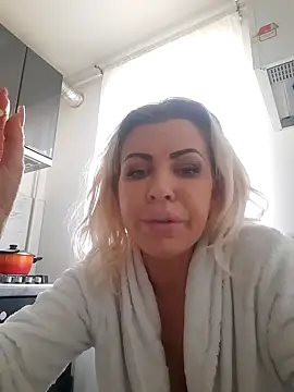 Snapshot of MiaDoll69 chatting on January 8, 2025, 12:58 pm MiaDoll69 online show from January 8, 2025, 12:58 pm