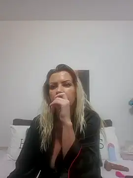 Snapshot of MiaDoll69 chatting on September 27, 2025, 5:51 pm MiaDoll69 online show from September 27, 2025, 5:51 pm