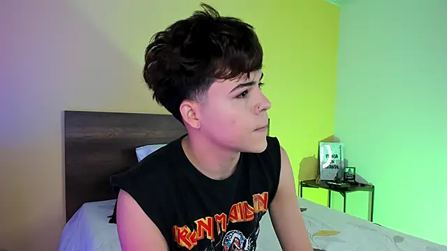 justinbiler online show from February 26, 2025, 12:14 pm