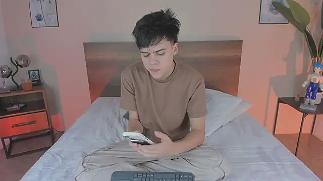 justinbiler online show from September 13, 2025, 12:27 pm