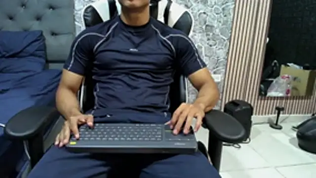 Snapshot of chriss_jones1 chatting on May 15, 2026, 12:17 am chriss jones1 online show from May 15, 2026, 12:17 am