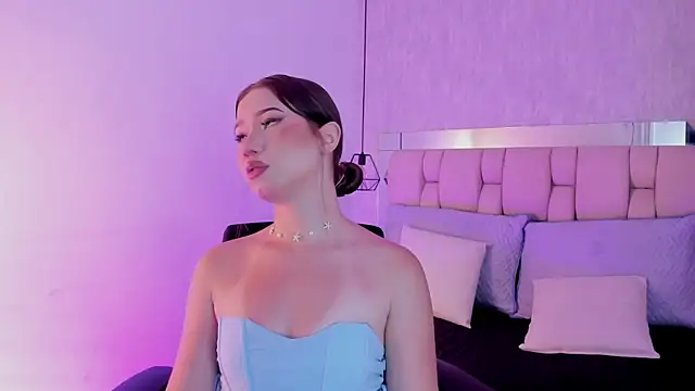 Snapshot of Roxie-Summers11 chatting on January 5, 2025, 4:14 am Roxie-Summers11 online show from January 5, 2025, 4:14 am