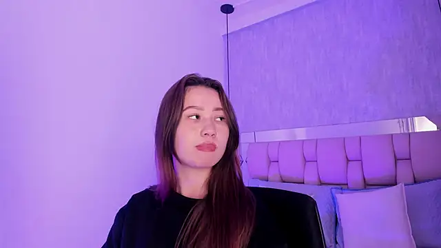 Snapshot of Roxie-Summers11 chatting on February 14, 2025, 10:47 pm Roxie-Summers11 online show from February 14, 2025, 10:47 pm