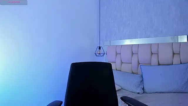 Snapshot of Roxie-Summers11 chatting on February 20, 2025, 2:18 am Roxie-Summers11 online show from February 20, 2025, 2:18 am