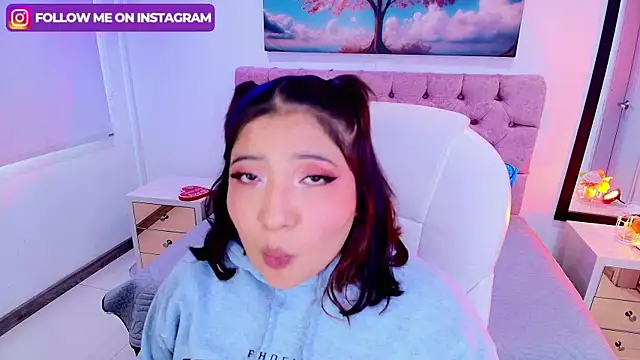 Emma monserrat online show from September 18, 2025, 7:38 pm