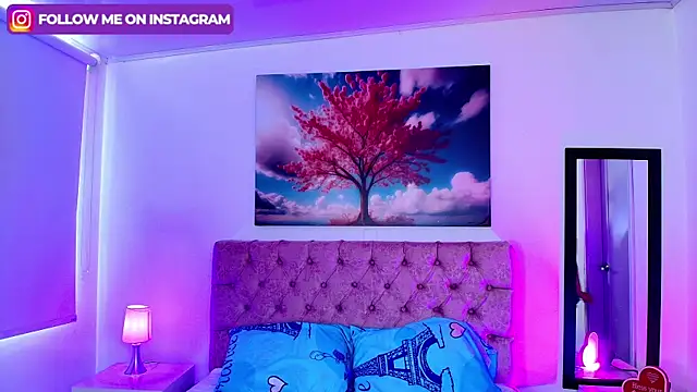 Emma monserrat online show from October 8, 2025, 7:44 pm