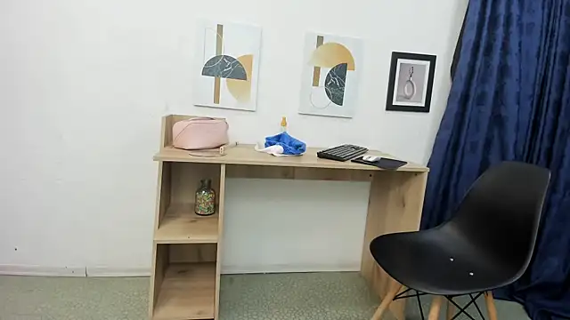 Emma Jnes online show from December 23, 2024, 9:18 pm