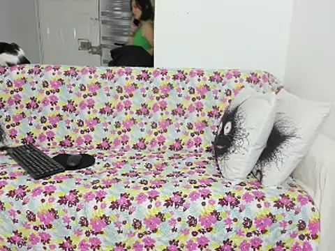 Emma Jnes online show from February 12, 2025, 10:15 pm