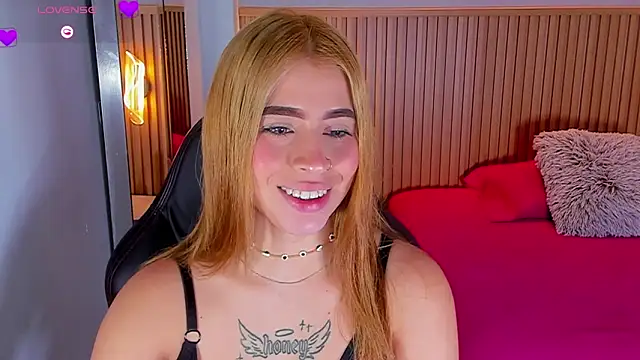 LUCYAMARS1 online show from October 23, 2025, 12:15 pm