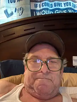 Snapshot of llovetoshowoff chatting on April 21, 2026, 5:06 pm llovetoshowoff online show from April 21, 2026, 5:06 pm