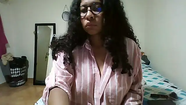 Ivon-09 online show from April 19, 2026, 12:37 pm