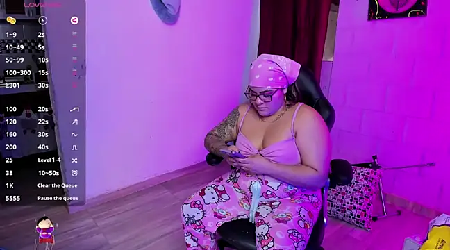 Snapshot of Sharon_hils chatting on December 7, 2024, 4:47 pm Sharon hils online show from December 7, 2024, 4:47 pm