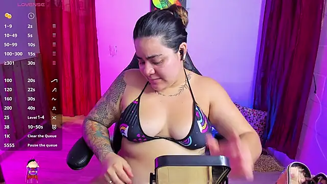 Snapshot of Sharon_hils chatting on January 13, 2025, 7:10 pm Sharon hils online show from January 13, 2025, 7:10 pm