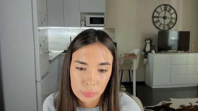 nilliluv online show from October 3, 2025, 9:17 am