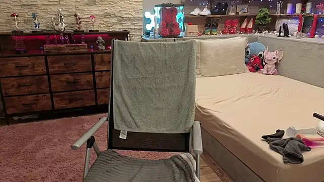 Kimberly-Caprice online show from April 3, 2026, 6:28 pm