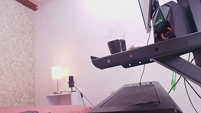 nicol f online show from January 7, 2025, 7:17 pm