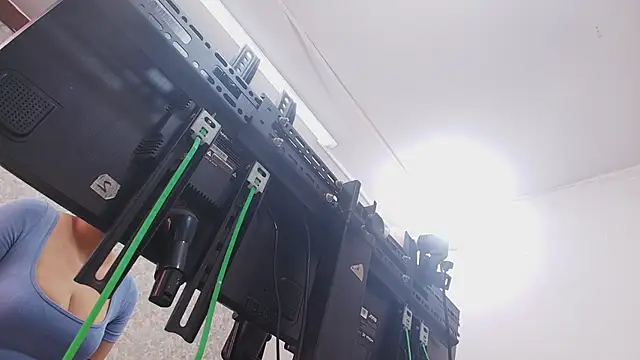 nicol f online show from September 8, 2025, 7:13 pm