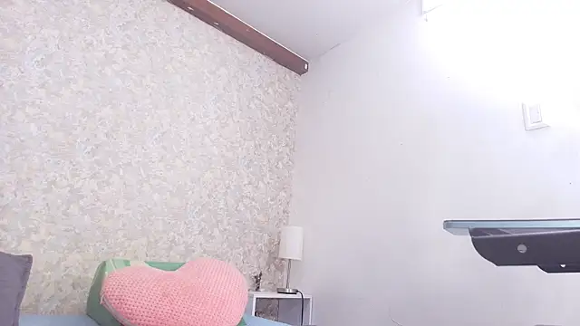 nicol f online show from November 12, 2025, 3:07 am