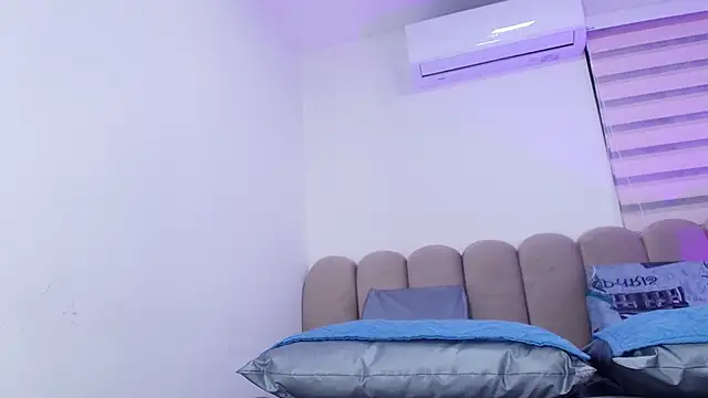 nicol f online show from March 15, 2026, 3:23 am