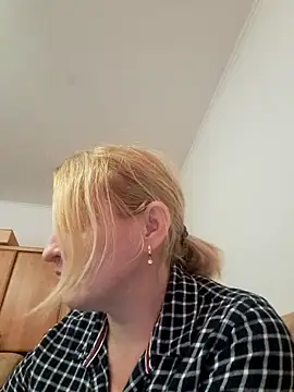 Malichkaanna30 online show from March 14, 2025, 1:46 pm