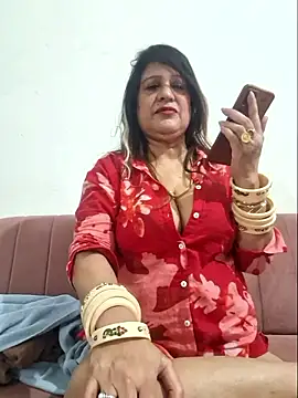 Snapshot of Hot_Queen77 chatting on February 28, 2025, 6:41 pm Hot Queen77 online show from February 28, 2025, 6:41 pm