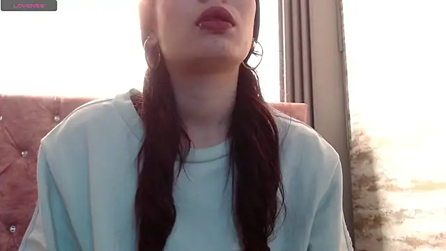  yuyi online show from December 2, 2025, 11:48 am