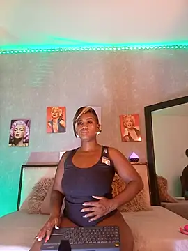 nahiarapalmer19 online show from December 16, 2024, 5:11 pm