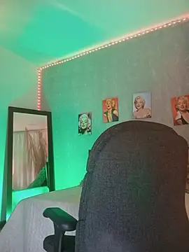 nahiarapalmer19 online show from September 28, 2025, 3:50 pm