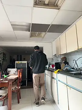 Afroditapoloo online show from April 28, 2026, 4:23 pm