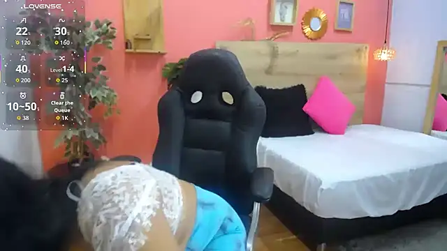 scarlet-foox online show from September 11, 2025, 12:05 pm