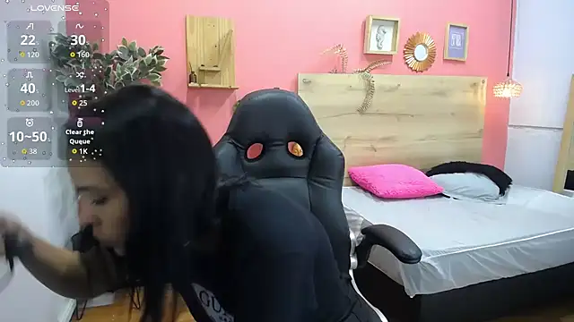 scarlet-foox online show from September 29, 2025, 12:10 pm