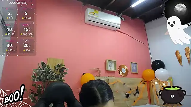 scarlet-foox online show from October 26, 2025, 1:50 pm