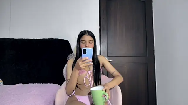 Snapshot of Michi_sexy chatting on May 24, 2026, 2:33 pm Michi sexy online show from May 24, 2026, 2:33 pm